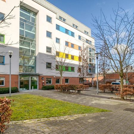 Bright & Central Studio In Luton, Sleeps 2 Luton  Eksteriør billede