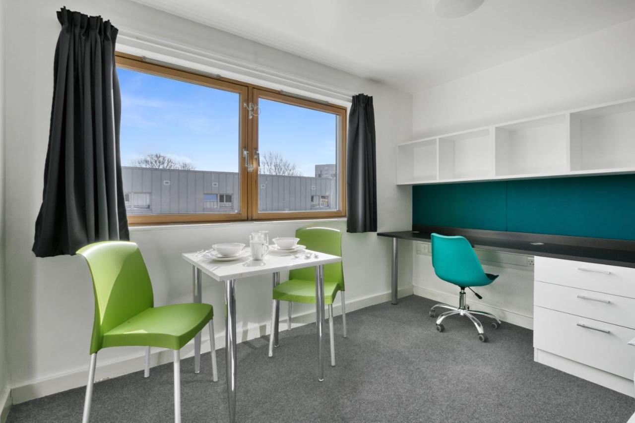 Bright & Central Studio In Luton, Sleeps 2 Luton  Eksteriør billede