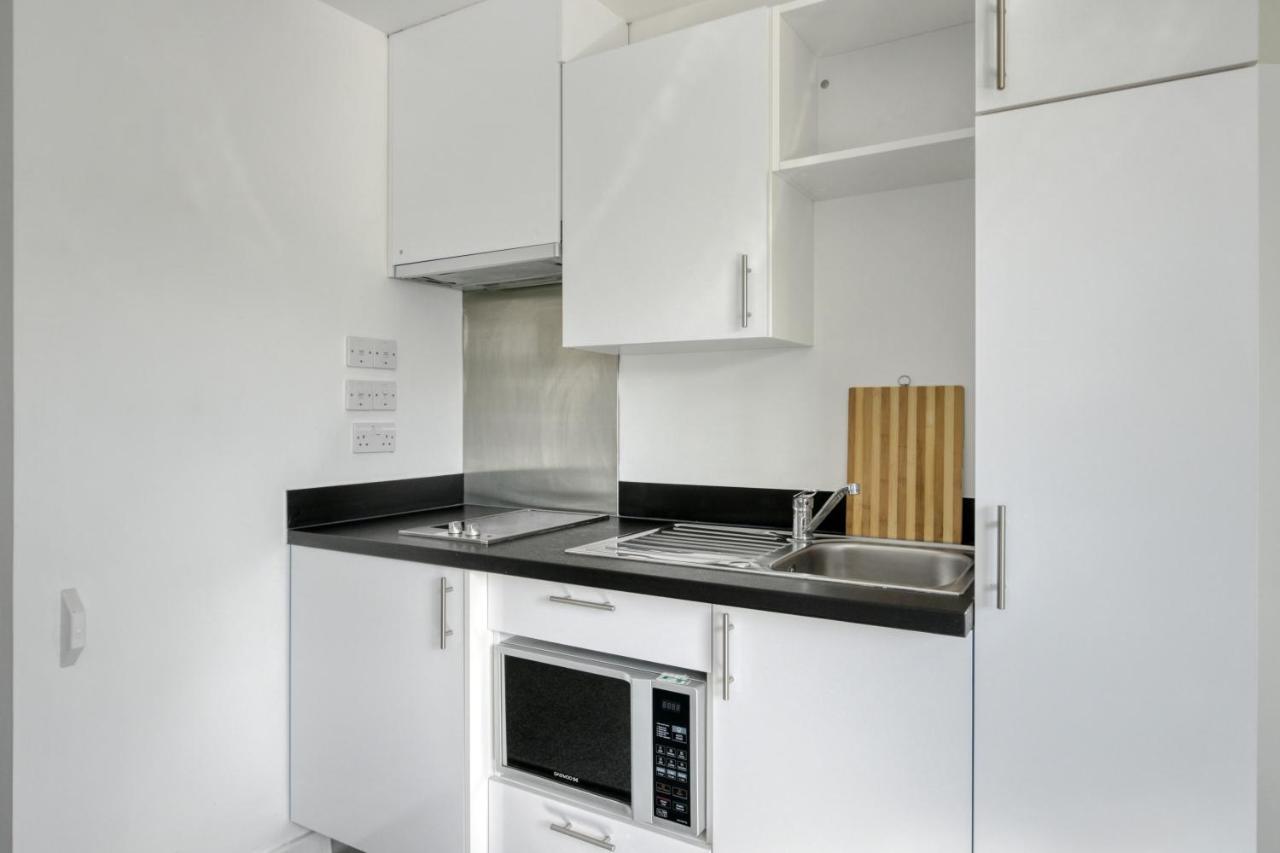 Bright & Central Studio In Luton, Sleeps 2 Luton  Eksteriør billede