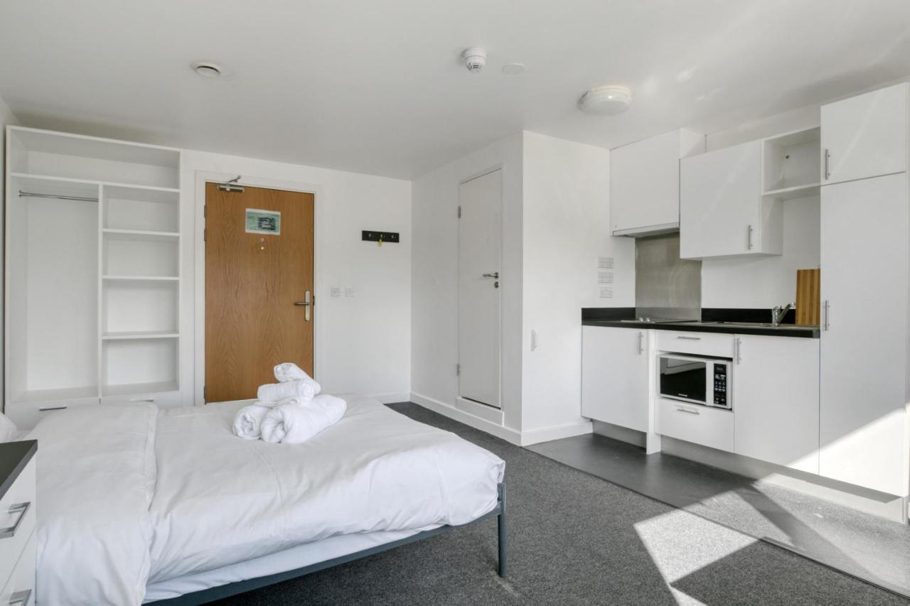 Bright & Central Studio In Luton, Sleeps 2 Luton  Eksteriør billede