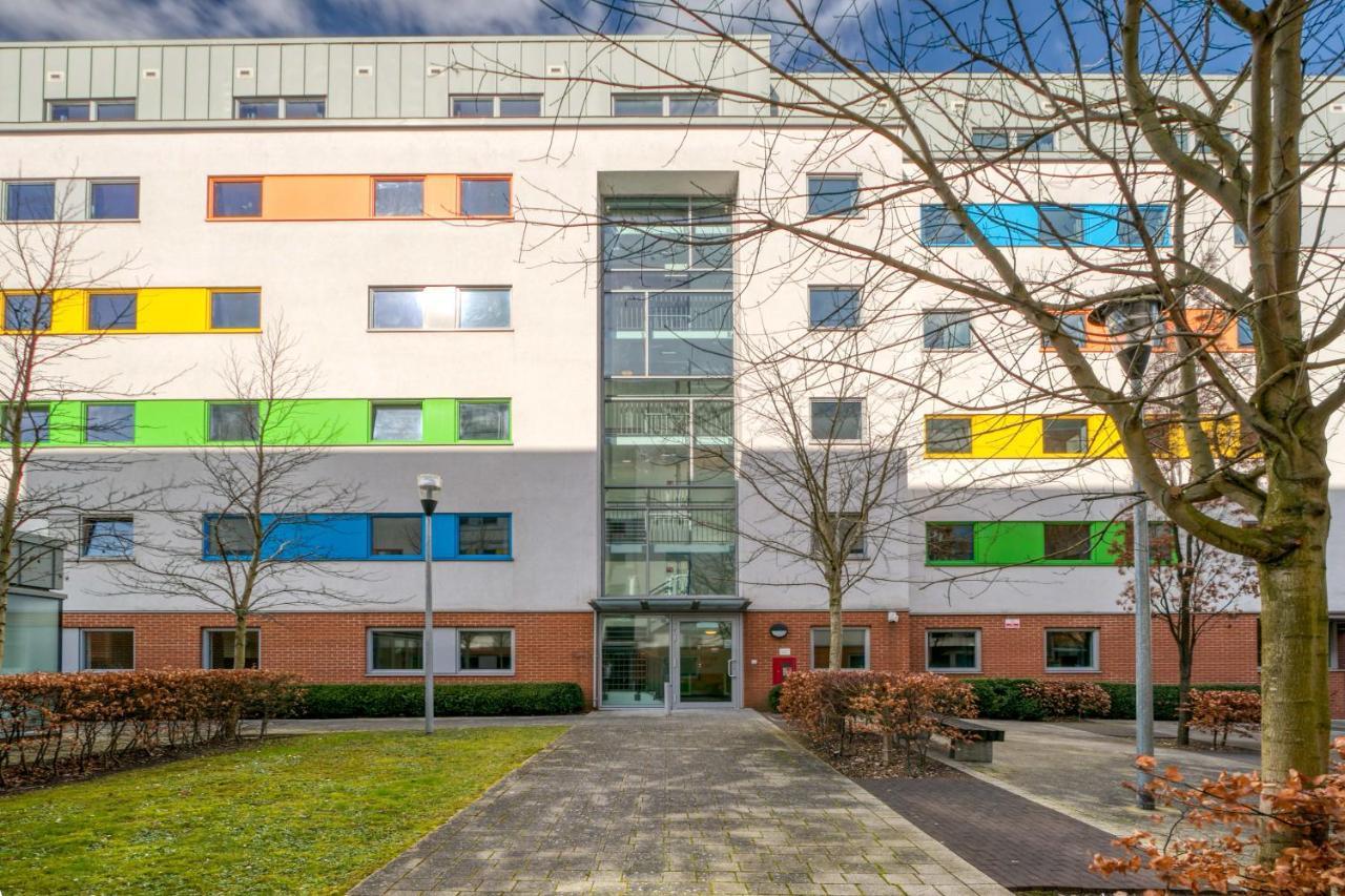Bright & Central Studio In Luton, Sleeps 2 Luton  Eksteriør billede