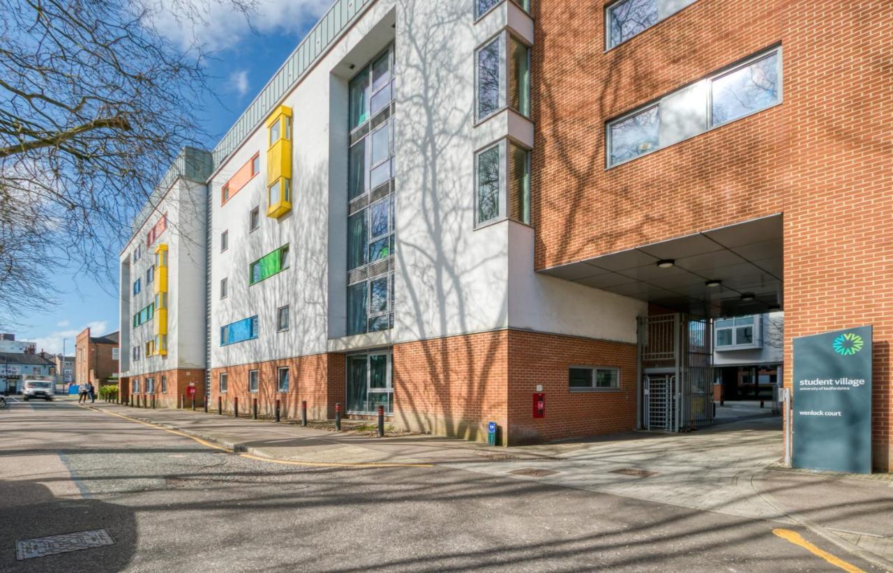 Bright & Central Studio In Luton, Sleeps 2 Luton  Eksteriør billede