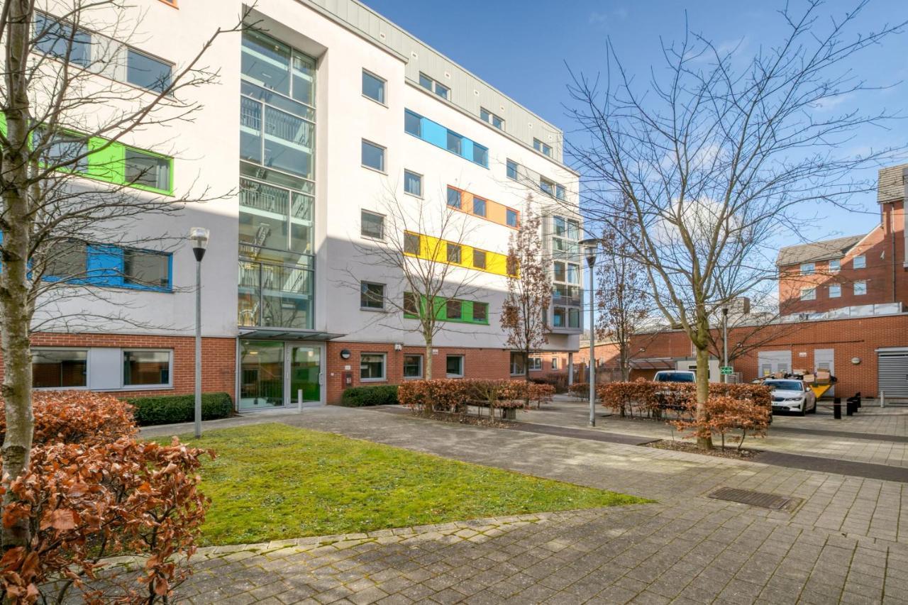 Bright & Central Studio In Luton, Sleeps 2 Luton  Eksteriør billede