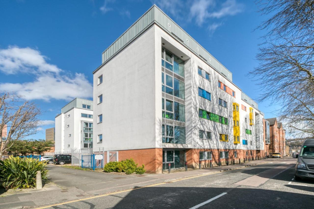 Bright & Central Studio In Luton, Sleeps 2 Luton  Eksteriør billede